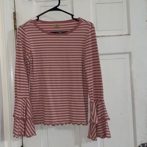 Long sleeve flare wrist shirt